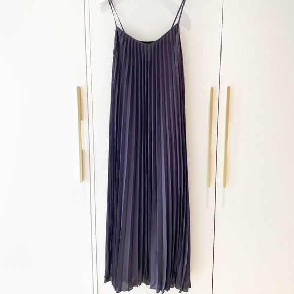 BNWT Strappy Pleated Maxi in Graphite - Picture 9 of 12